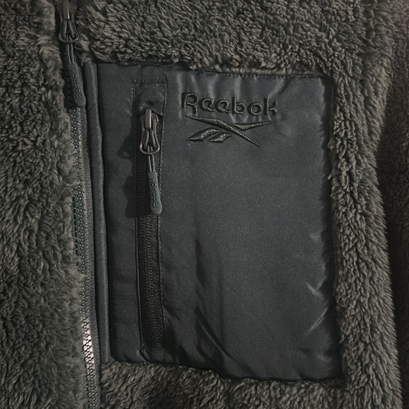 NWT Women’s Green Reebok Faux Fur Hooded Jacket-Size S - Picture 3 of 6